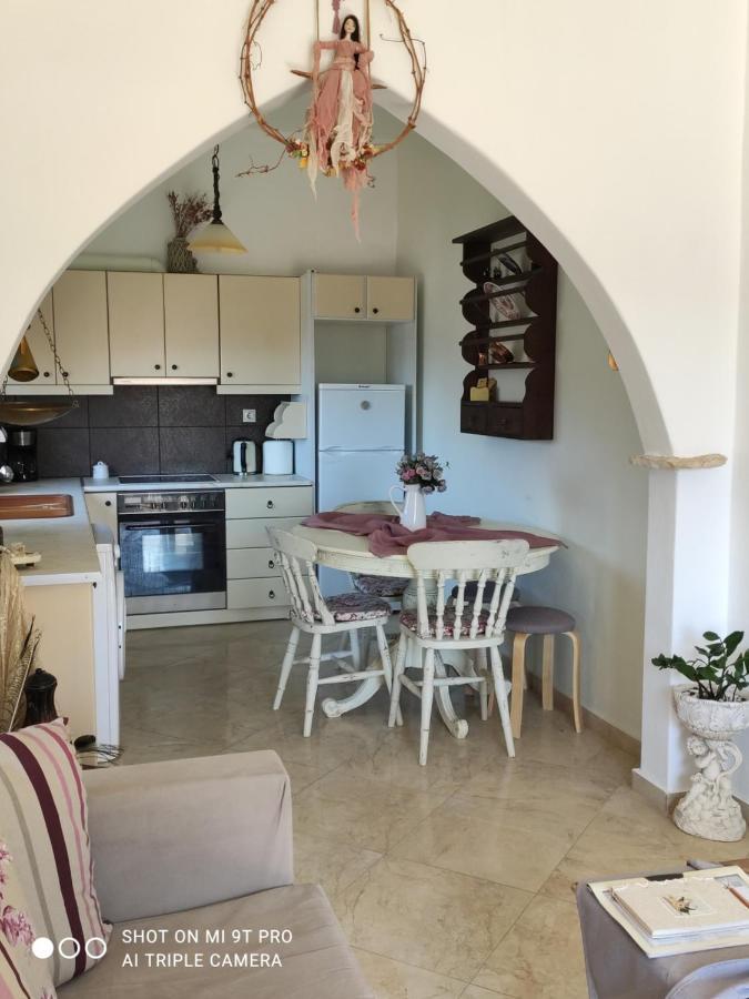Bella Vista Apartment Kamilari Eksteriør billede
