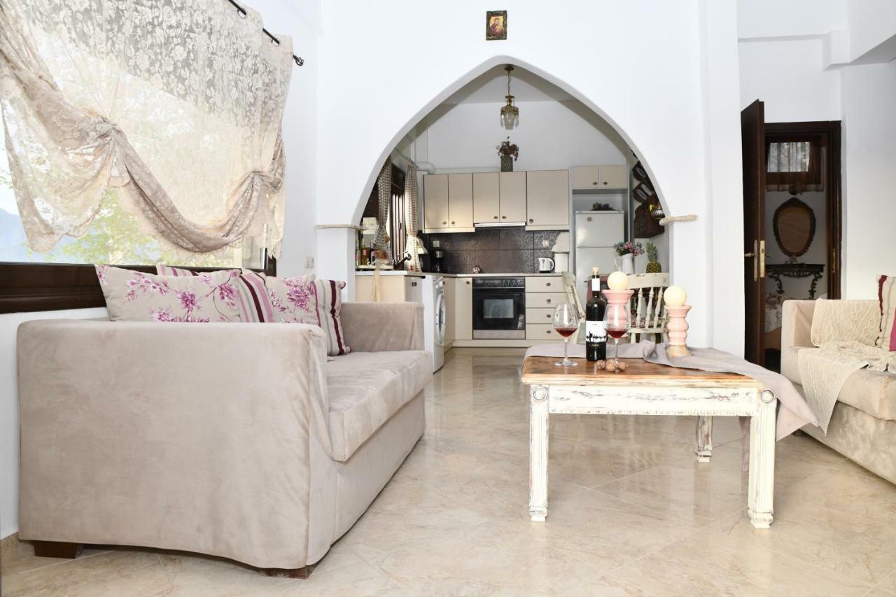 Bella Vista Apartment Kamilari Eksteriør billede